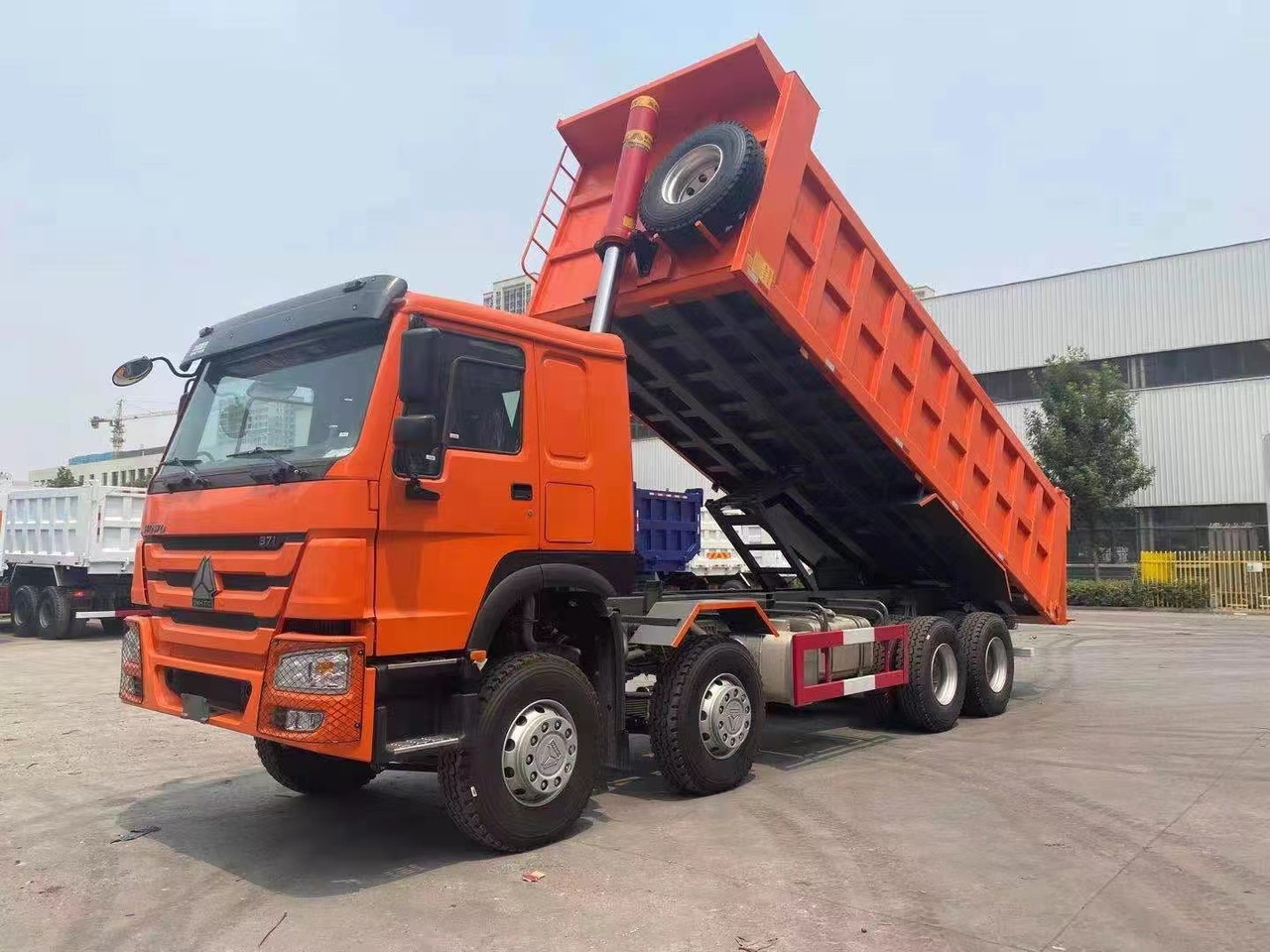 SINOTRUK HOWO 371 8X4 - Tipper: picture 3 SINOTRUK HOWO 371 8X4 - Tipper: picture 3