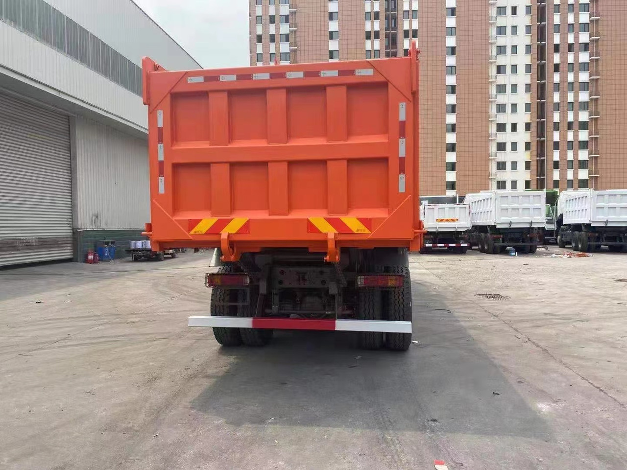 SINOTRUK HOWO 371 8X4 - Tipper: picture 4 SINOTRUK HOWO 371 8X4 - Tipper: picture 4