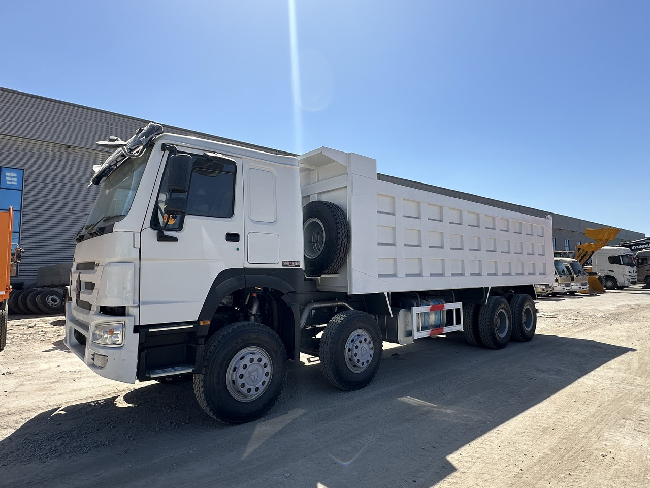 SINOTRUK HOWO 400 8X4 - Tipper: picture 1 SINOTRUK HOWO 400 8X4 - Tipper: picture 1