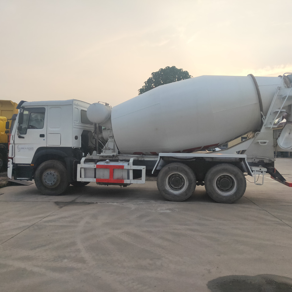 SINOTRUK HOWO - Concrete mixer: picture 1 SINOTRUK HOWO - Concrete mixer: picture 1