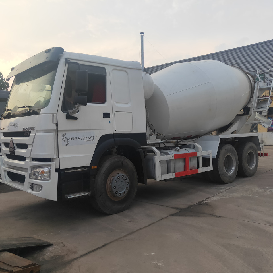 SINOTRUK HOWO - Concrete mixer: picture 2 SINOTRUK HOWO - Concrete mixer: picture 2