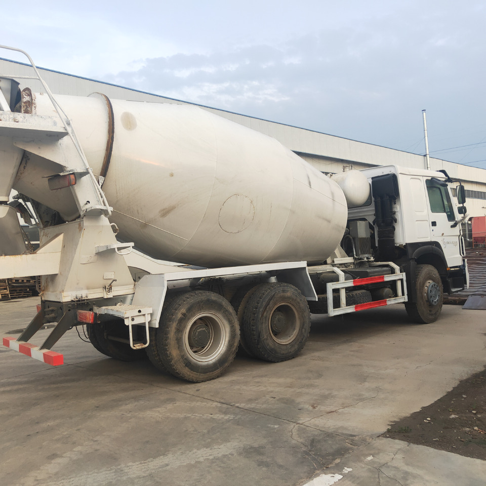 SINOTRUK HOWO - Concrete mixer: picture 5 SINOTRUK HOWO - Concrete mixer: picture 5