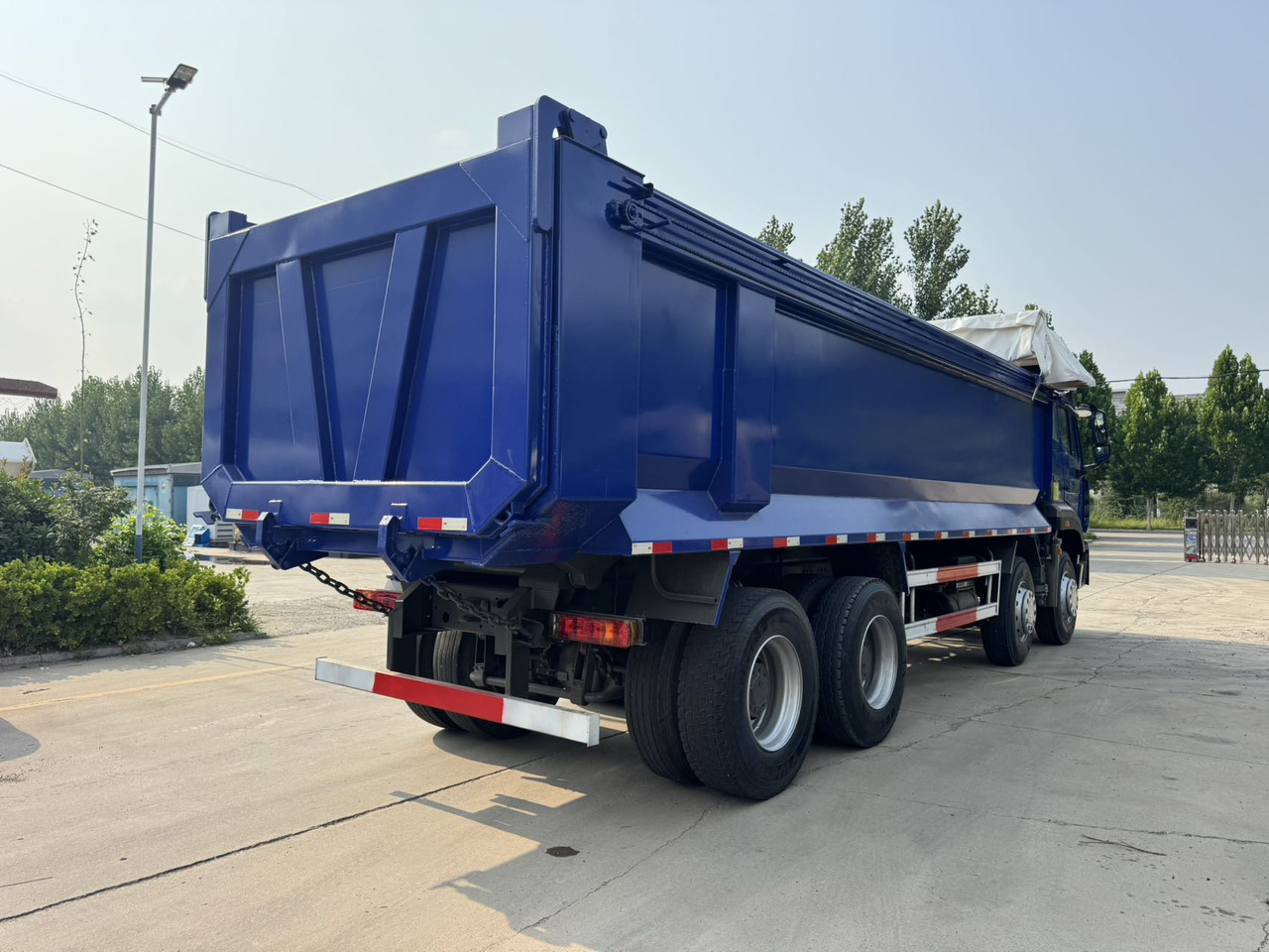 SINOTRUK HOWO Dump Truck 8x4 Click for Discount - Tipper: picture 4 SINOTRUK HOWO Dump Truck 8x4 Click for Discount - Tipper: picture 4