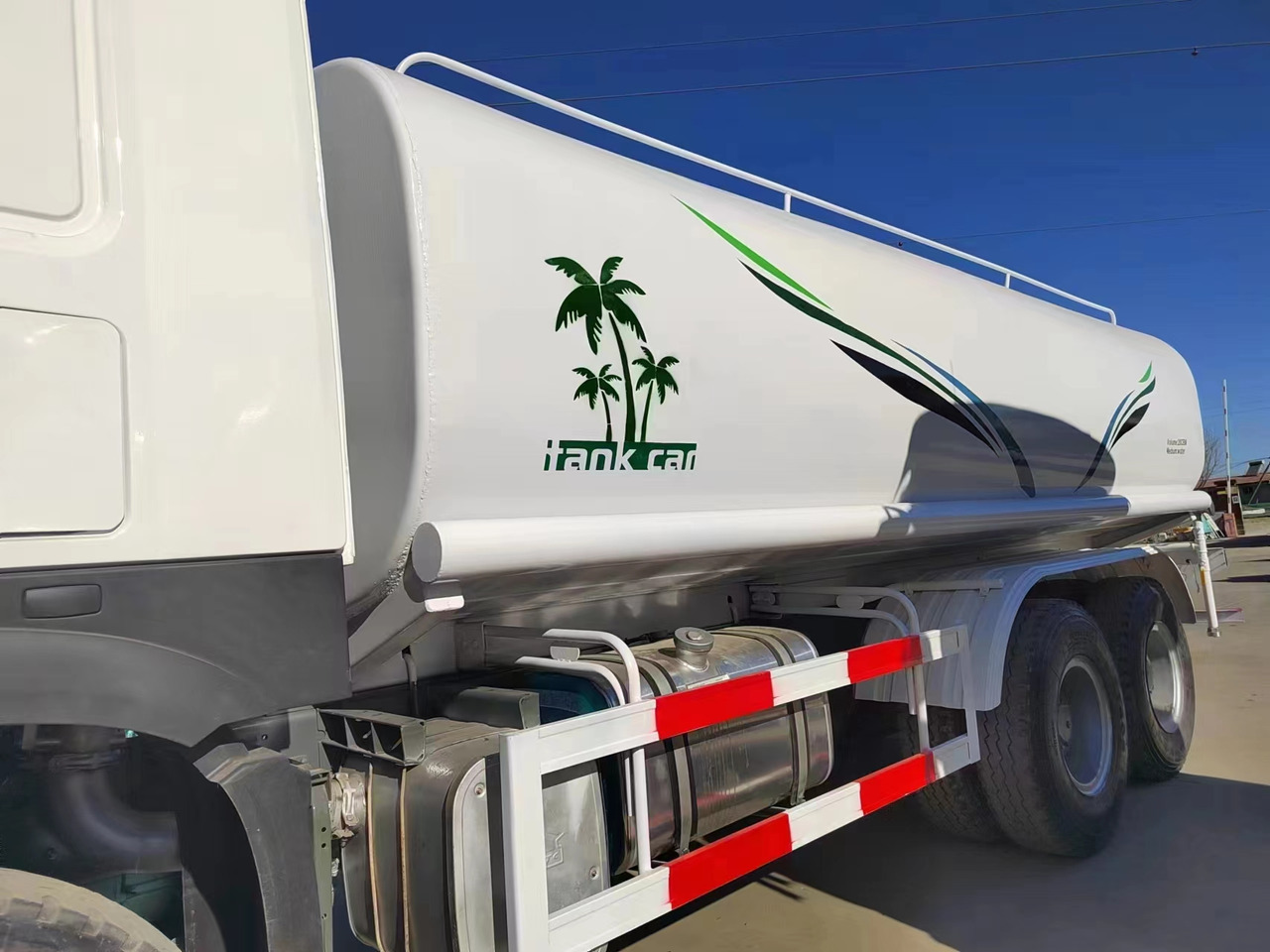 SINOTRUK HOWO Water Tanker CLICK HERE FOR DISCOUNT - Tank truck: picture 4 SINOTRUK HOWO Water Tanker CLICK HERE FOR DISCOUNT - Tank truck: picture 4