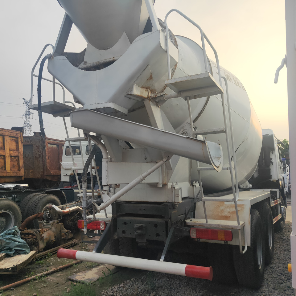 SINOTRUK HOWO371 - Concrete mixer: picture 5 SINOTRUK HOWO371 - Concrete mixer: picture 5