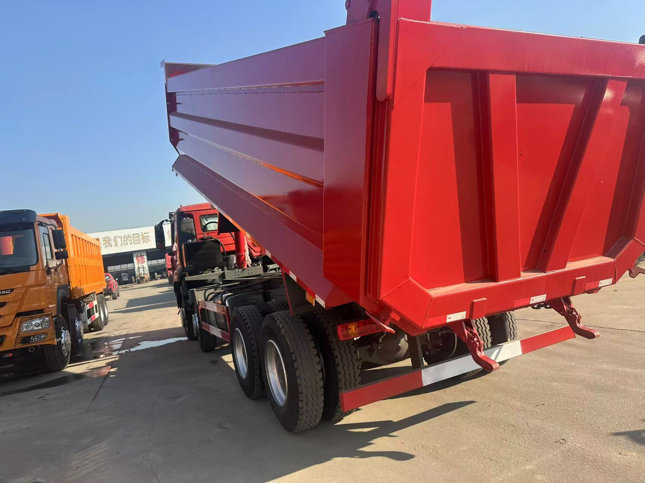 SINOTRUK Nx 8X4 - Tipper: picture 3 SINOTRUK Nx 8X4 - Tipper: picture 3