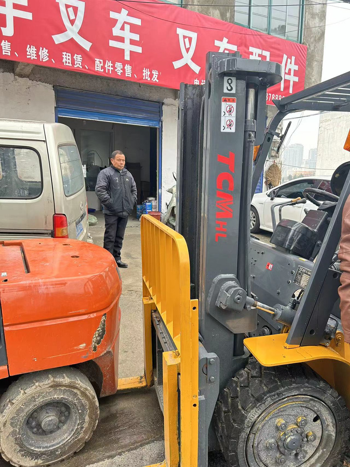 TCM FD30 - Diesel forklift: picture 4 TCM FD30 - Diesel forklift: picture 4