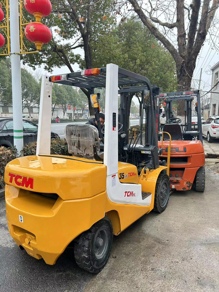 TCM FD30 - Diesel forklift: picture 2 TCM FD30 - Diesel forklift: picture 2