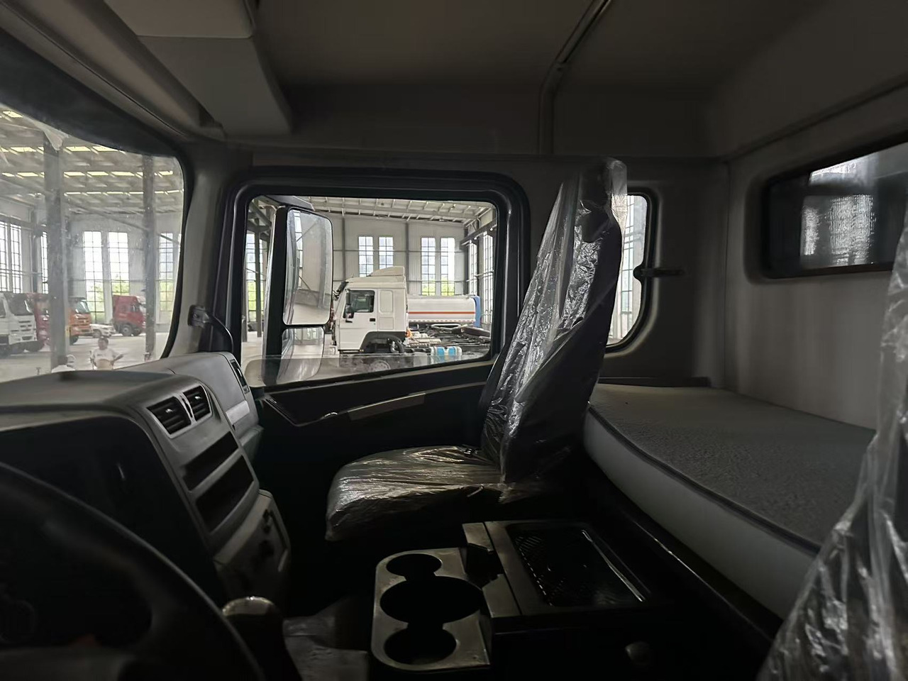New Tractor unit SHACMAN X3000 Dump Truck 6✖4: picture 7