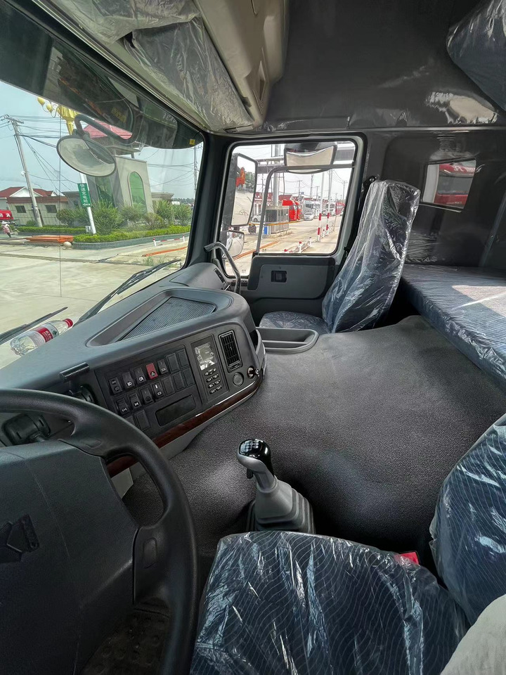 Tractor unit SINOTRUK HOWO Tractor 6*4 Click for Discount: picture 7