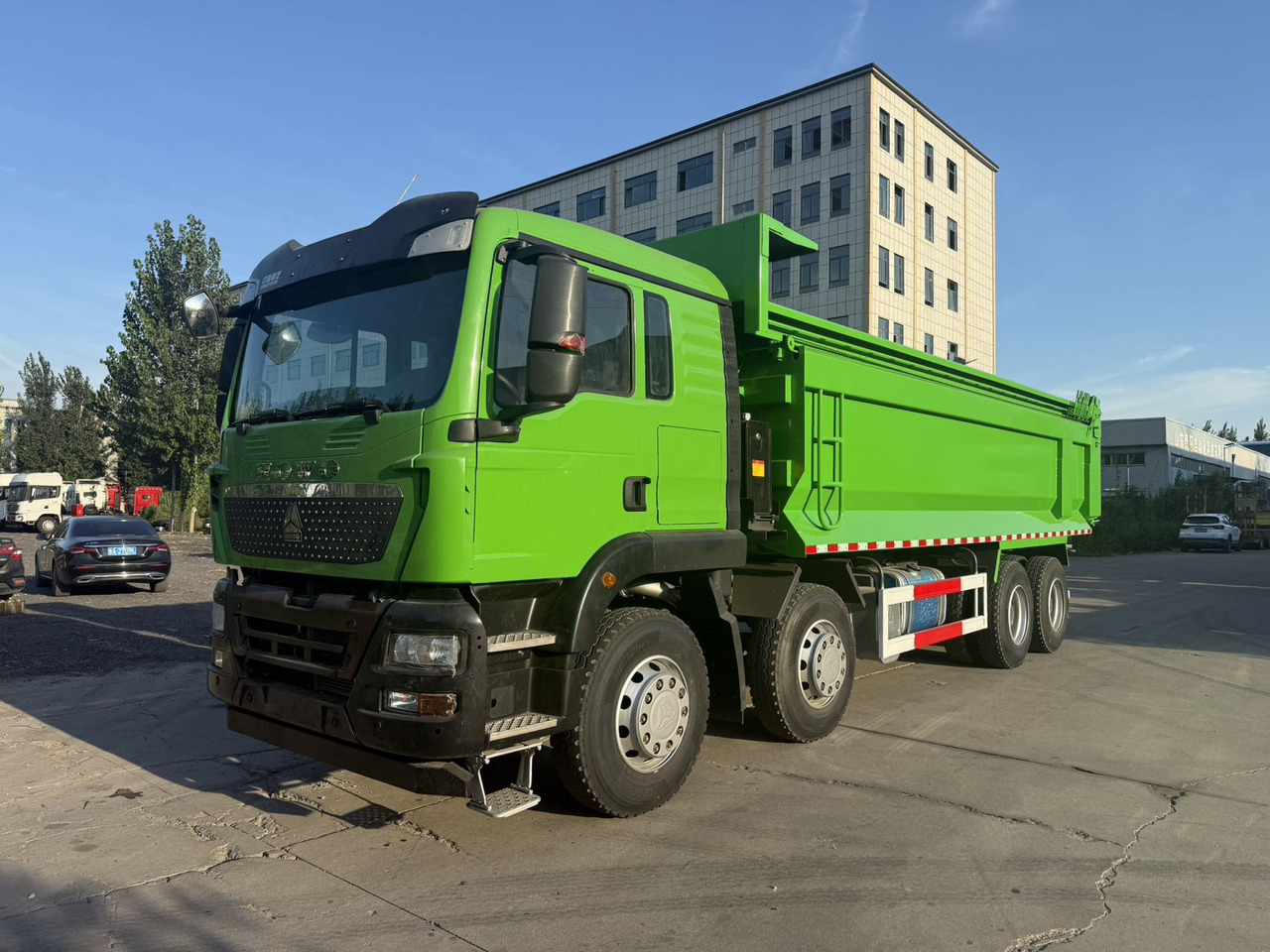 HOWO 8*4 TX Dump Truck Click for Discount - Truck: picture 2 HOWO 8*4 TX Dump Truck Click for Discount - Truck: picture 2
