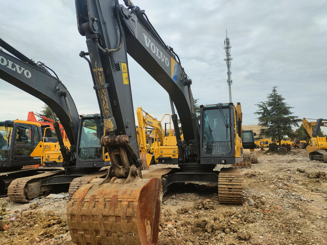 VOLVO EC220D - Crawler excavator: picture 2 VOLVO EC220D - Crawler excavator: picture 2