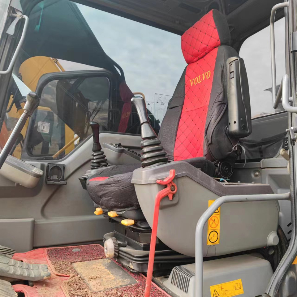 VOLVO Excavator EC240 Click for Discount - Crawler excavator: picture 4 VOLVO Excavator EC240 Click for Discount - Crawler excavator: picture 4