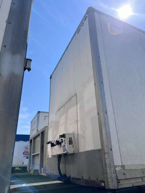 Semi-remorque 3 Essieux 38 TONNES 2 PORTES AR DOUBLE PLANCHER STEELBOX - Closed box semi-trailer: picture 5 Semi-remorque 3 Essieux 38 TONNES 2 PORTES AR DOUBLE PLANCHER STEELBOX - Closed box semi-trailer: picture 5