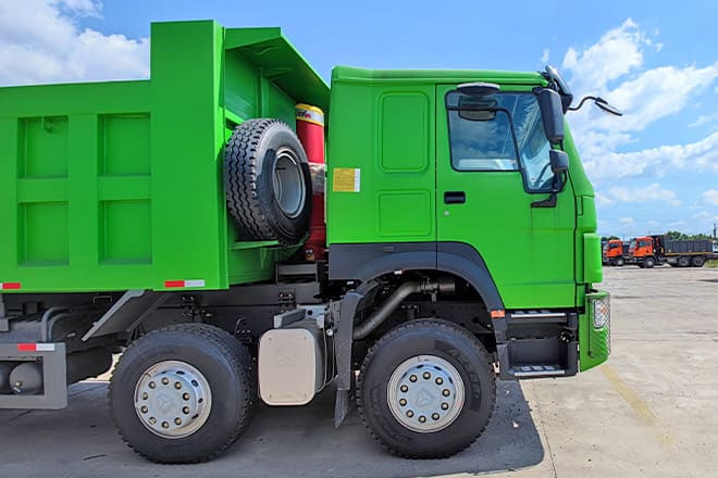 SINOTRUK Sinotruk Howo 8x4 Dump Truck for Sale Near Me in Ghana - Tipper: picture 3 SINOTRUK Sinotruk Howo 8x4 Dump Truck for Sale Near Me in Ghana - Tipper: picture 3