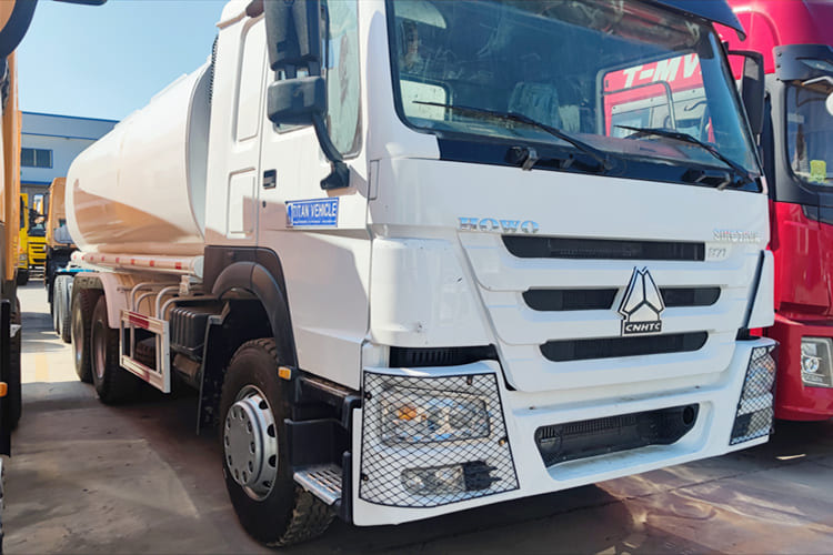 SINOTRUK Water Sprinkler Tanker for Sale in Malawi - Tank truck: picture 5 SINOTRUK Water Sprinkler Tanker for Sale in Malawi - Tank truck: picture 5