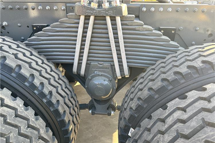 SINOTRUK Howo New Model 371 HP Truck Head for Sale In Zambia - Tractor unit: picture 4 SINOTRUK Howo New Model 371 HP Truck Head for Sale In Zambia - Tractor unit: picture 4