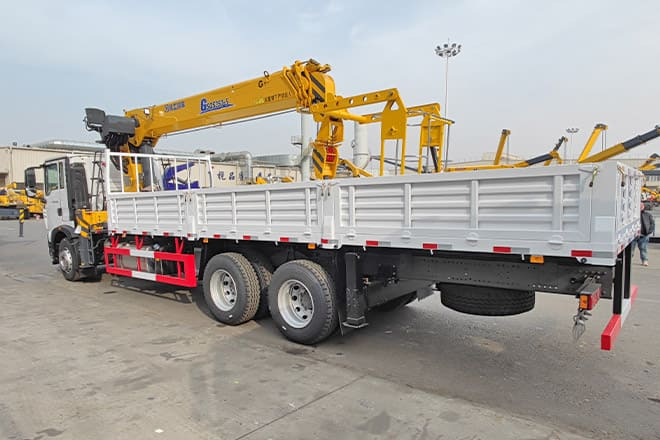 XCMG Truck Mounted Crane for Sale in Algeria - Crane truck: picture 3 XCMG Truck Mounted Crane for Sale in Algeria - Crane truck: picture 3