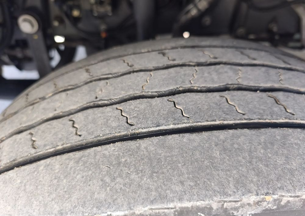 Renault GAMA D 12.210 chłodnia izoterma 14 palet poduszka - Refrigerator truck: picture 5 Renault GAMA D 12.210 chłodnia izoterma 14 palet poduszka - Refrigerator truck: picture 5