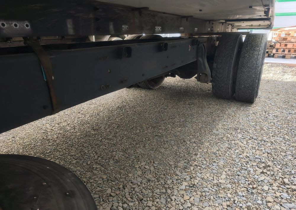 Renault Gama D 18.280  rama do zabudowy poduszka - Cab chassis truck: picture 5 Renault Gama D 18.280  rama do zabudowy poduszka - Cab chassis truck: picture 5