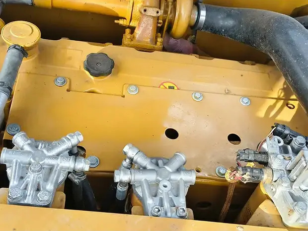 Crawler excavator 2022 Caterpillar 320D: picture 15
