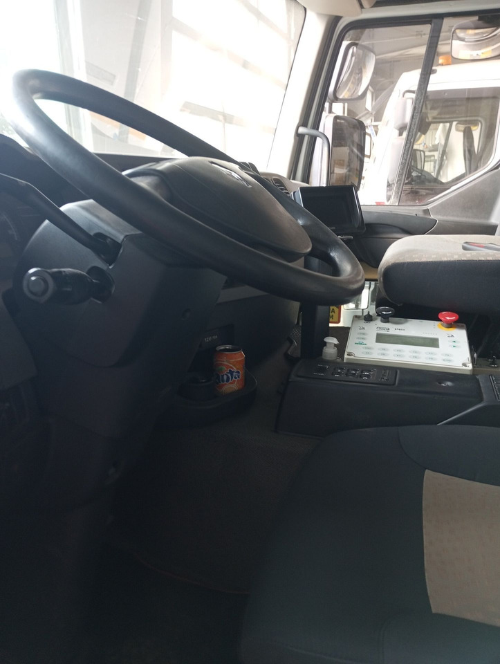BOM de marque Renault 310 DXI - benne SEMAT bi compartiment - boite de vitesse récente de 5000 km - 2 pneus neufs - dernier passage aux mines en septembre 2023 - arrêt de circulation octobre 2023 - ba - Garbage truck: picture 2 BOM de marque Renault 310 DXI - benne SEMAT bi compartiment - boite de vitesse récente de 5000 km - 2 pneus neufs - dernier passage aux mines en septembre 2023 - arrêt de circulation octobre 2023 - ba - Garbage truck: picture 2