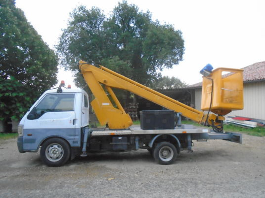 Truck mounted aerial platform Mazda bongo: picture 6 Truck mounted aerial platform Mazda bongo: picture 6