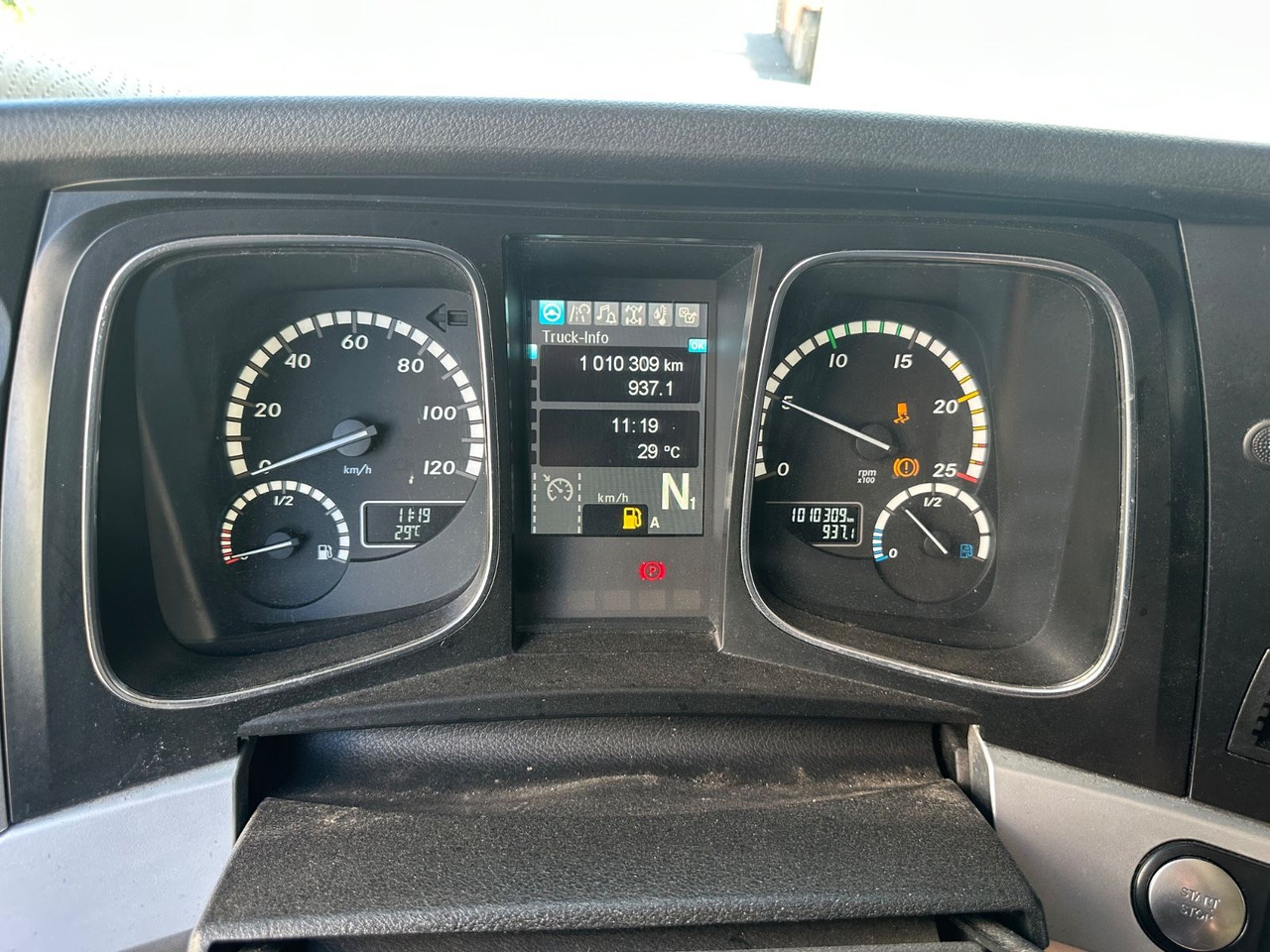 Container transporter/ Swap body truck Mercedes-Benz Actros 1946: picture 6