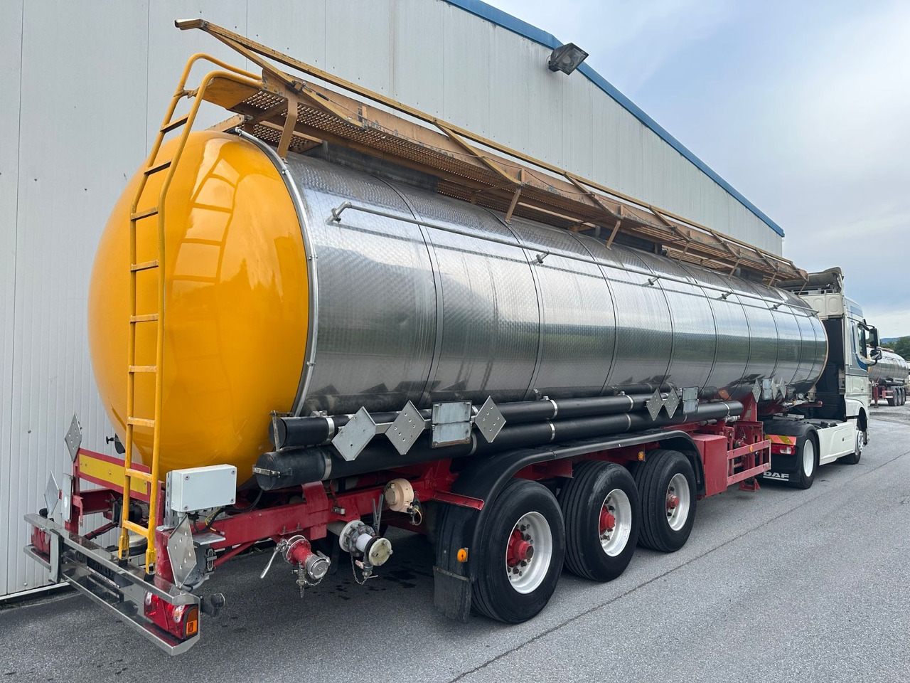 Schwarzmüller Chemi L4BH 42050L Lift BPW - Tank semi-trailer: picture 3 Schwarzmüller Chemi L4BH 42050L Lift BPW - Tank semi-trailer: picture 3