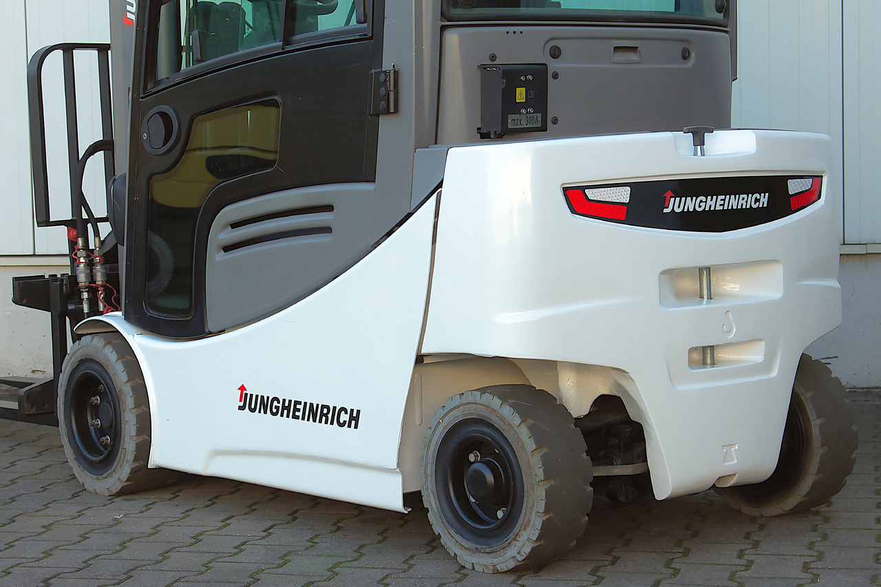 Jungheinrich EFG320 - Triplex - Drehgerät - Li-Ion - Electric forklift: picture 5 Jungheinrich EFG320 - Triplex - Drehgerät - Li-Ion - Electric forklift: picture 5