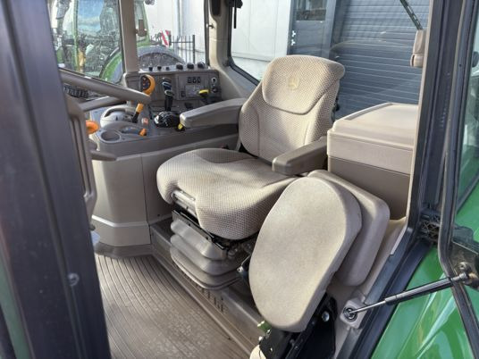 John Deere 6195M - Farm tractor: picture 2 John Deere 6195M - Farm tractor: picture 2