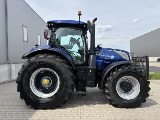 New Holland T7.300 PLMi - Farm tractor: picture 2 New Holland T7.300 PLMi - Farm tractor: picture 2