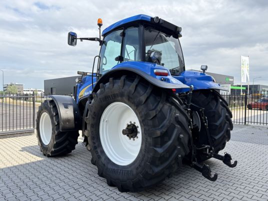 New Holland T8050 - Farm tractor: picture 5 New Holland T8050 - Farm tractor: picture 5