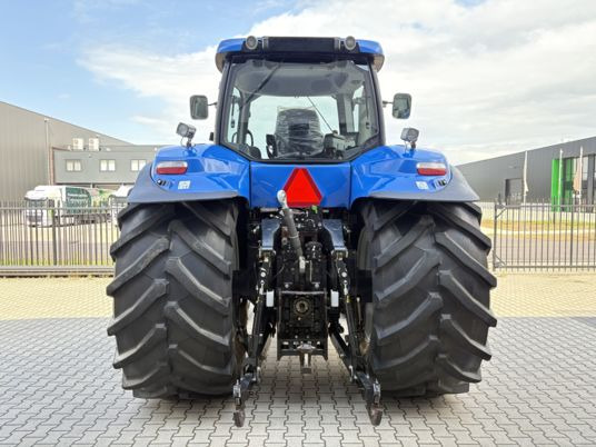 New Holland T8050 - Farm tractor: picture 4 New Holland T8050 - Farm tractor: picture 4