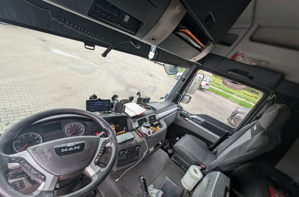 MAN TRUCK TGL - Curtainsider truck: picture 3 MAN TRUCK TGL - Curtainsider truck: picture 3