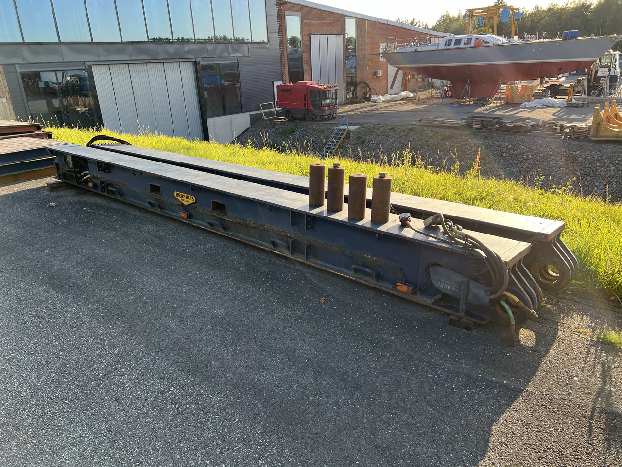 Low loader semi-trailer for transportation of silos BROSHUIS 3 ADB-38: picture 11