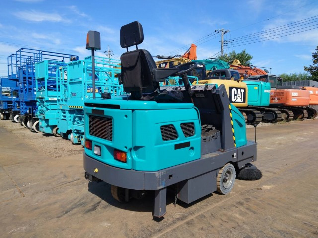 EUREKA MAGNUM HDK - Industrial sweeper: picture 4 EUREKA MAGNUM HDK - Industrial sweeper: picture 4