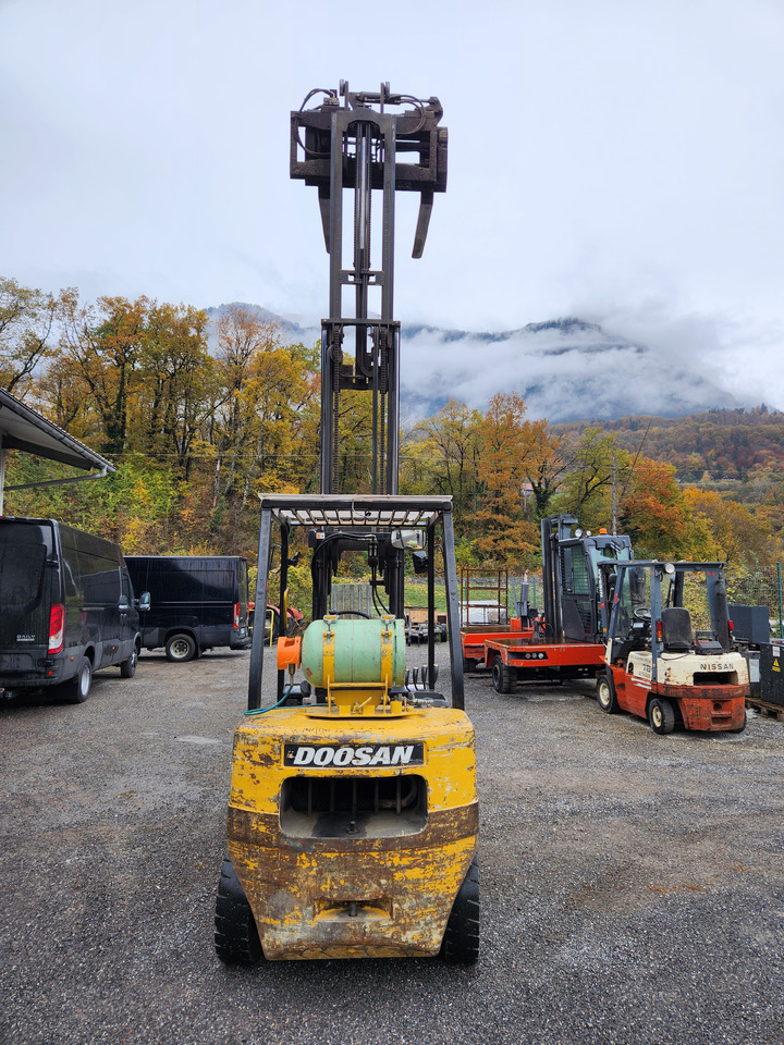 DAEWOO G30E-3 - LPG forklift: picture 4 DAEWOO G30E-3 - LPG forklift: picture 4