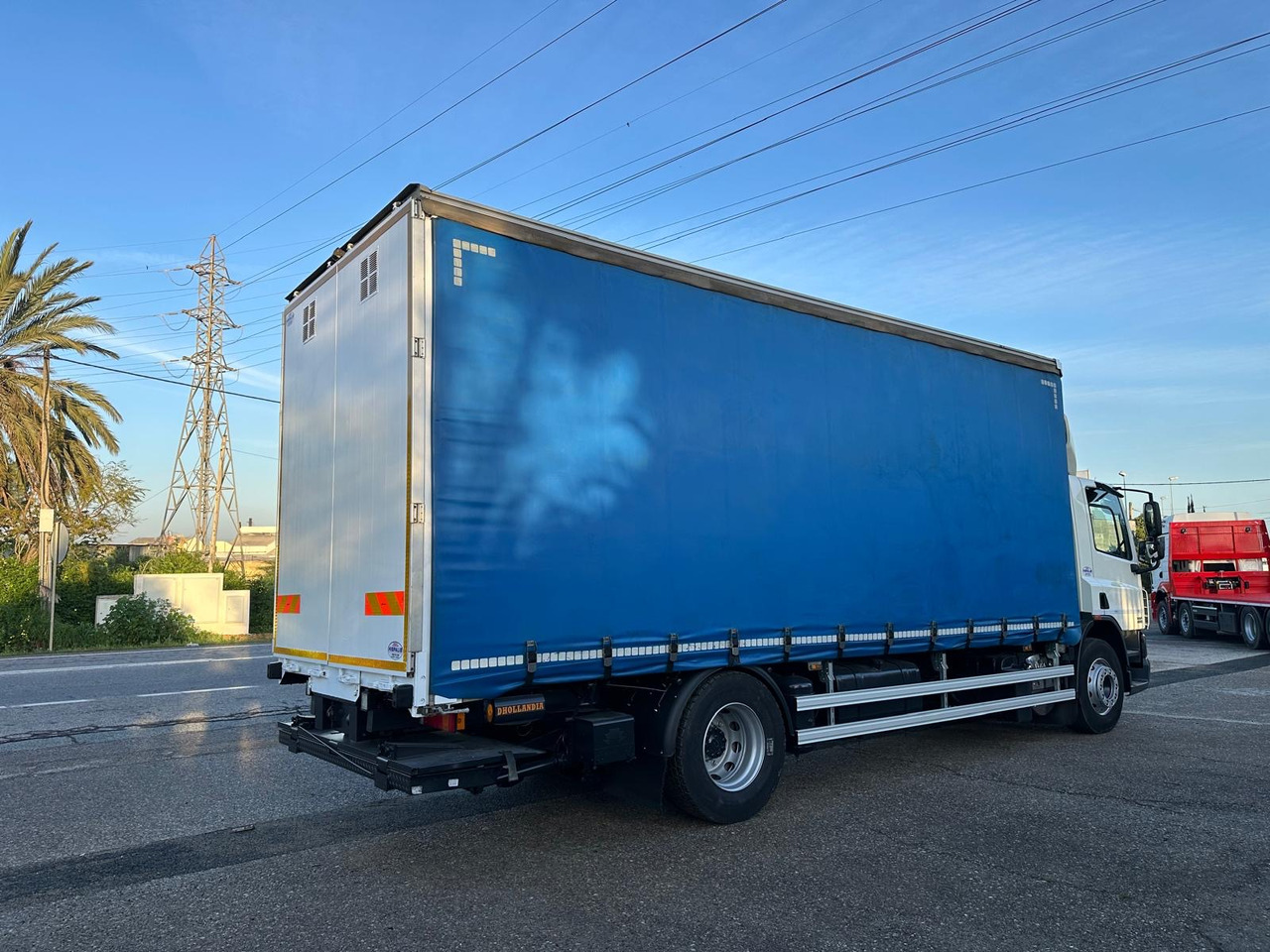 DAF CF 75.310 - Curtainsider truck: picture 4 DAF CF 75.310 - Curtainsider truck: picture 4