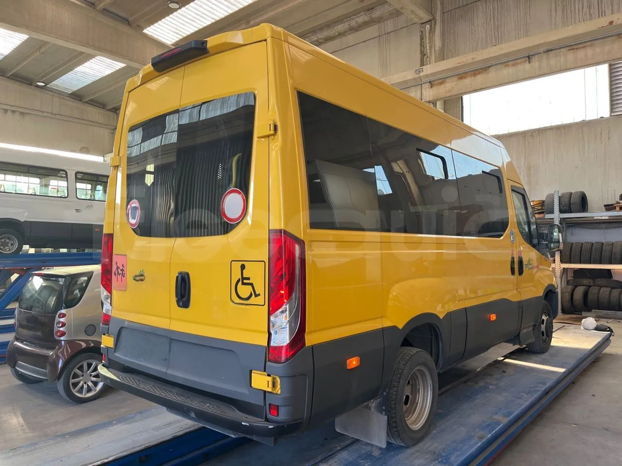 School bus Iveco Daily: picture 9