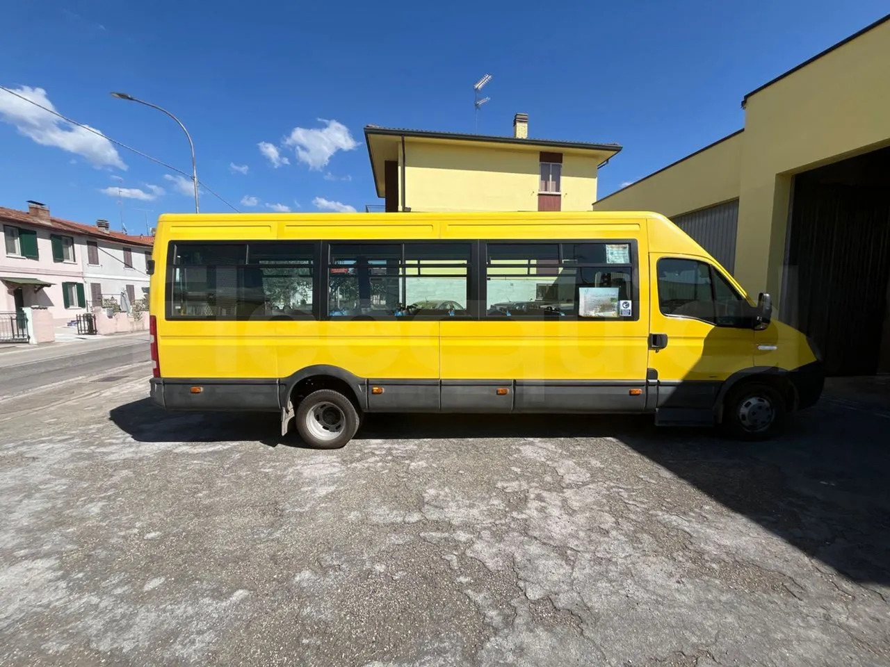 School bus Iveco Daily: picture 11