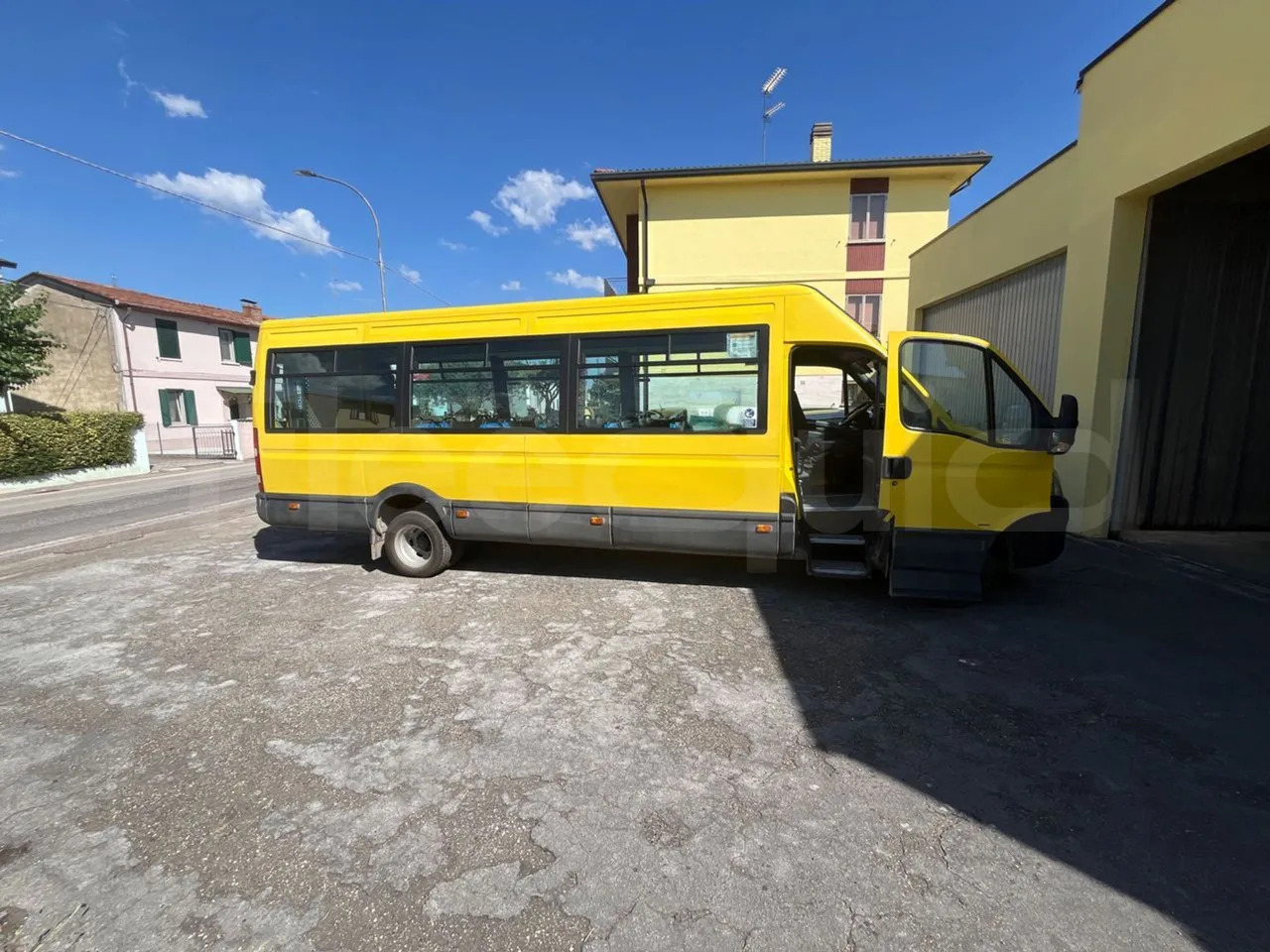 School bus Iveco Daily: picture 12