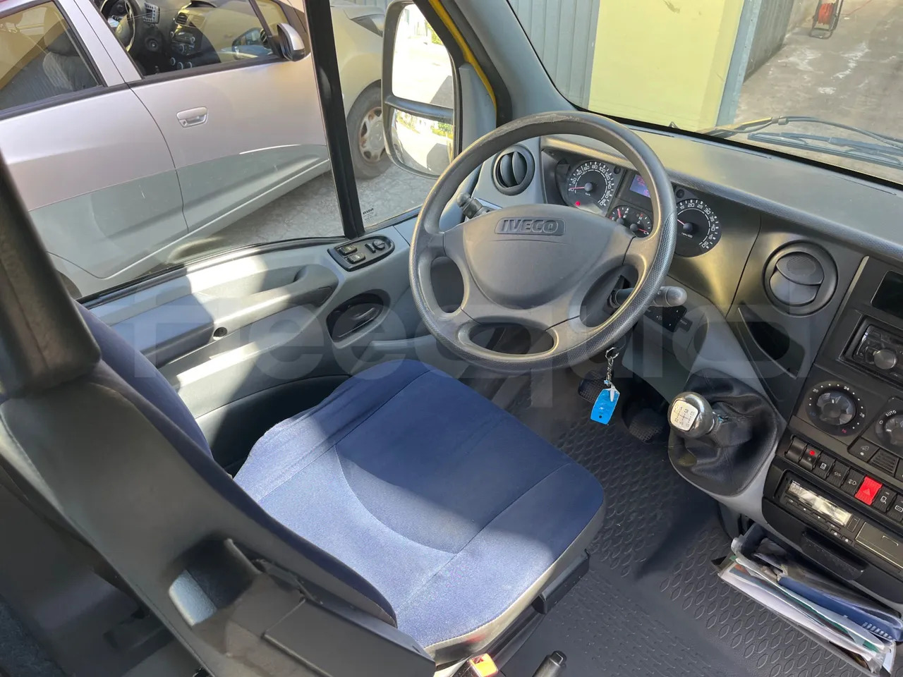School bus Iveco Daily: picture 17