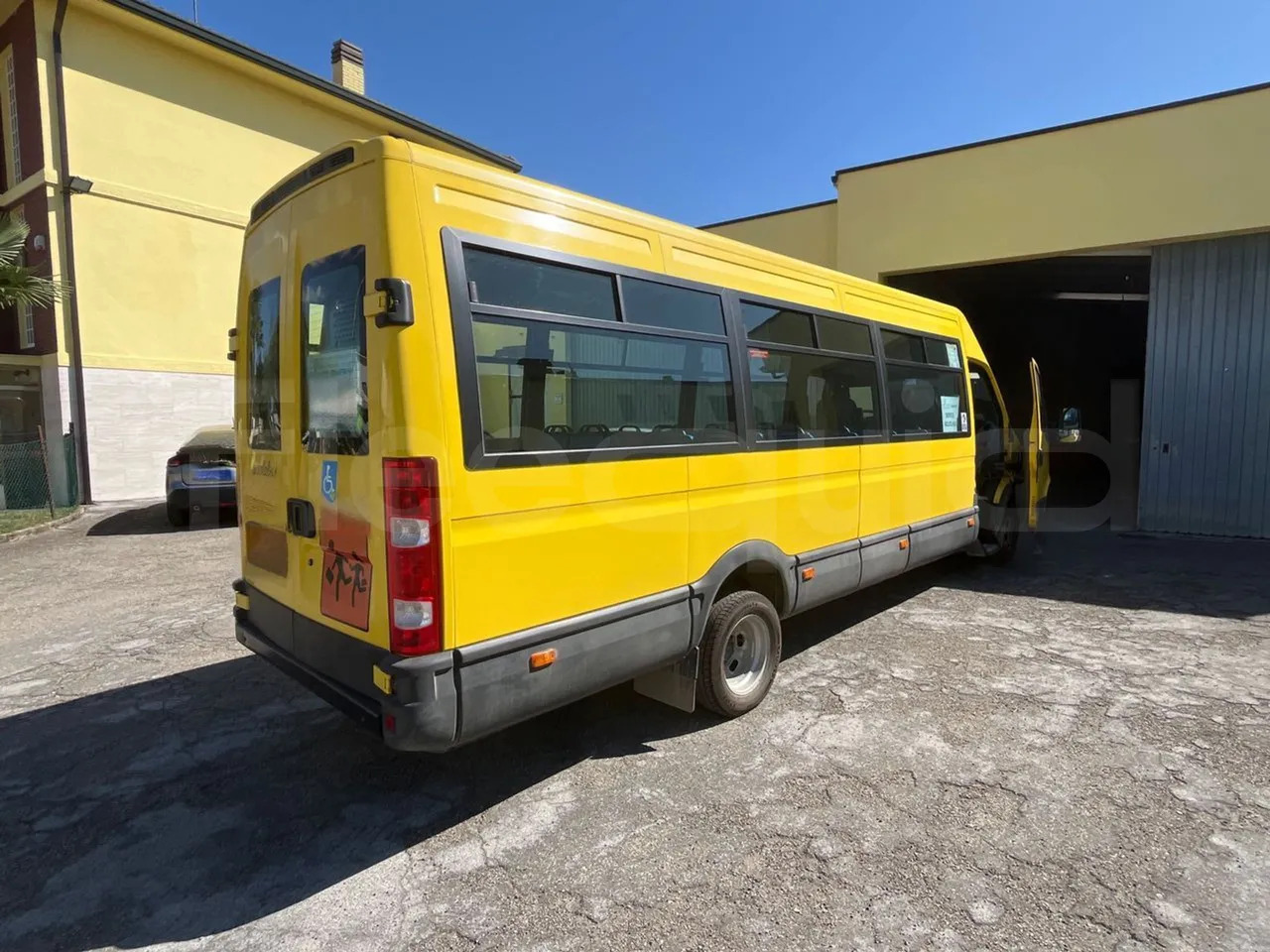 School bus Iveco Daily: picture 8