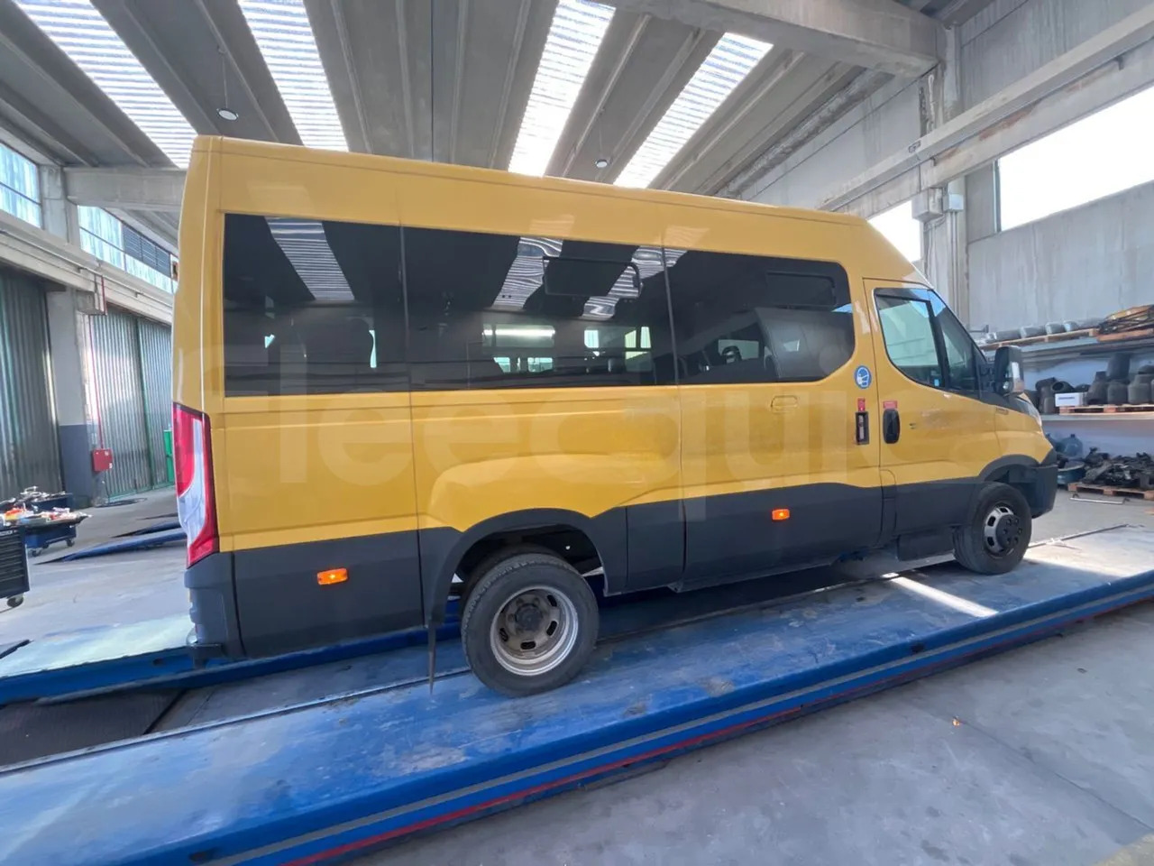 School bus Iveco Daily: picture 11