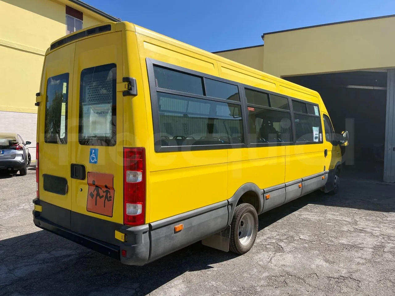 School bus Iveco Daily: picture 9