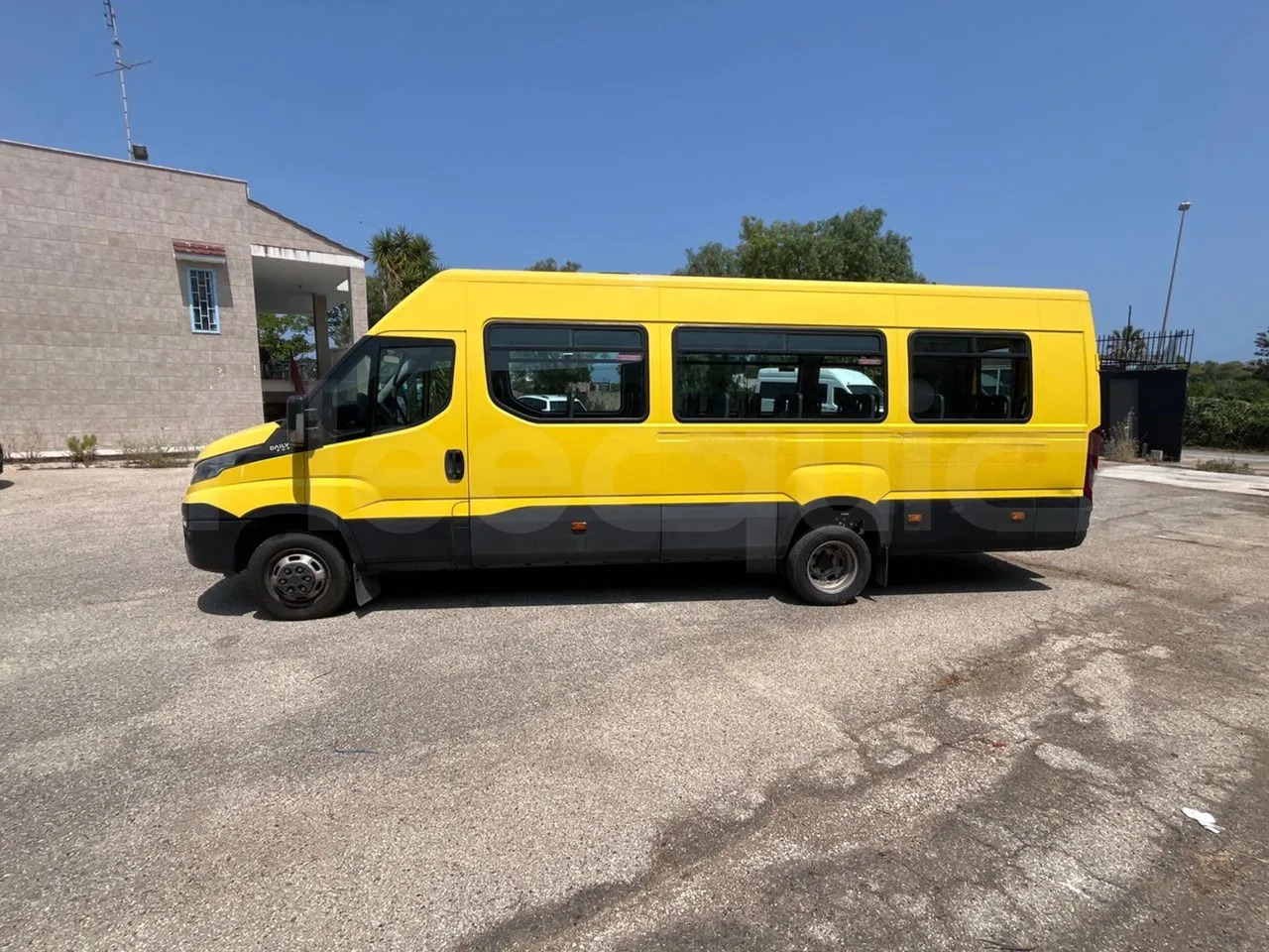 School bus Iveco Daily: picture 6