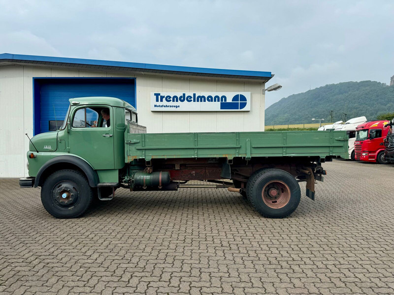 Mercedes-Benz LK 1313 Haubenwagen Oldtimer 3 Wischer hohe Scheibe - Tipper: picture 1 Mercedes-Benz LK 1313 Haubenwagen Oldtimer 3 Wischer hohe Scheibe - Tipper: picture 1