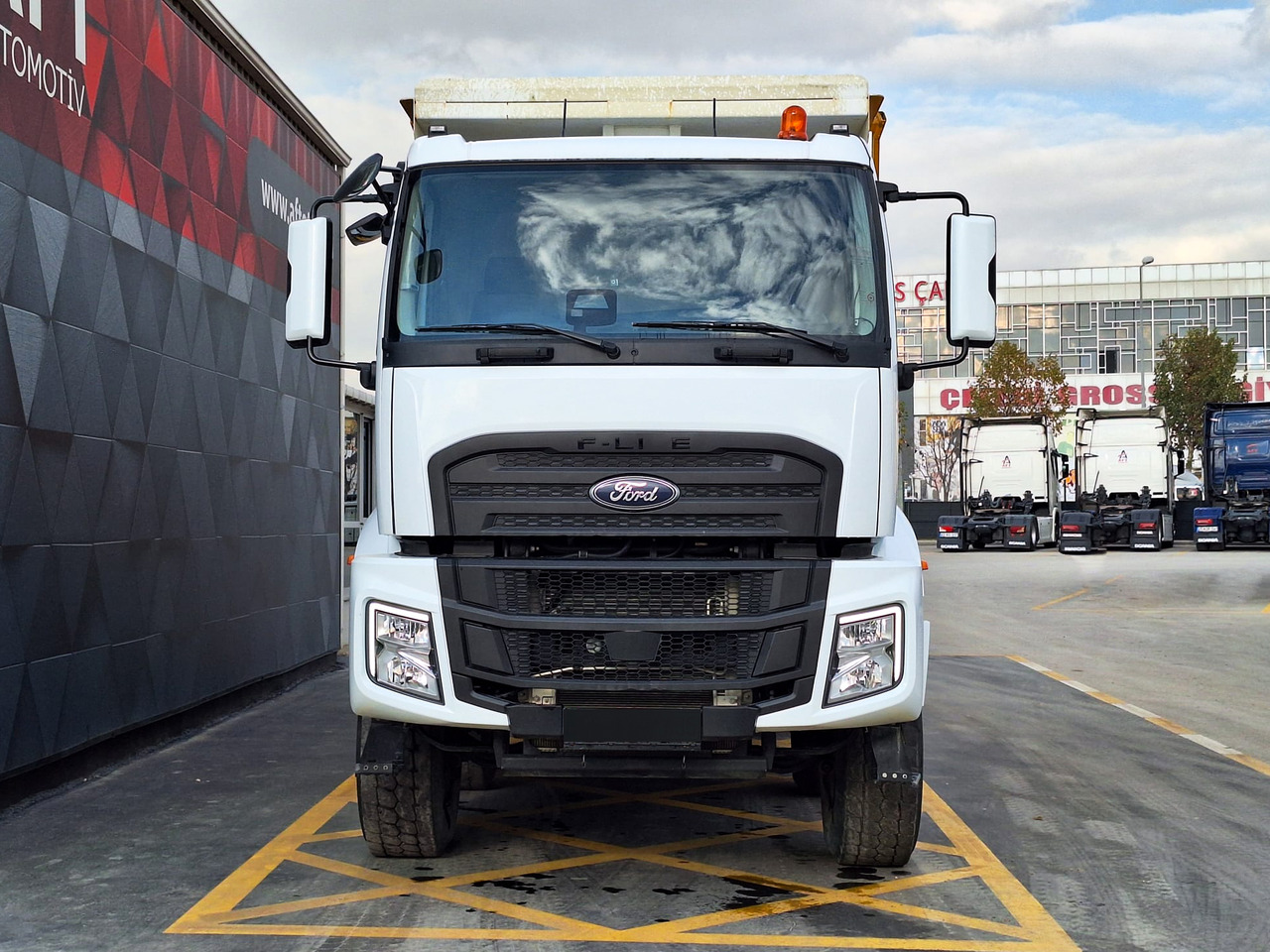 FORD 4445 XD - Tipper: picture 2 FORD 4445 XD - Tipper: picture 2