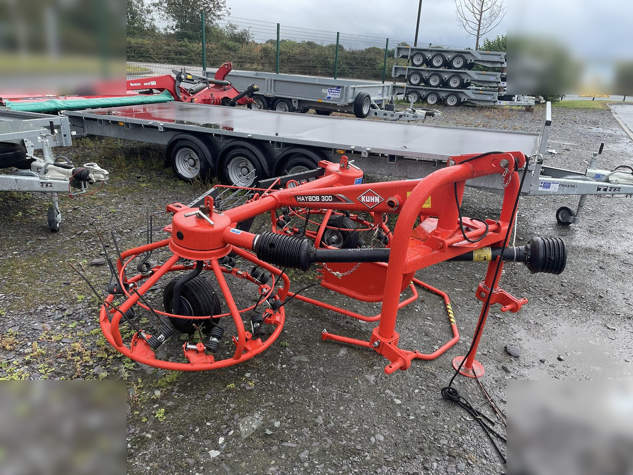 2023 KUHN HAYBOB 300 - Tedder/ Rake: picture 2 2023 KUHN HAYBOB 300 - Tedder/ Rake: picture 2